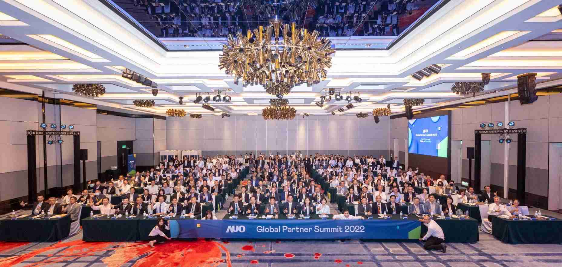 友達推動「安心、、、創新、、、用心、、同心、、、盡心」五星職旅，，，為菲籍員工打造全方位照護，，，首度贏得「人權實踐與發展領袖獎」殊榮