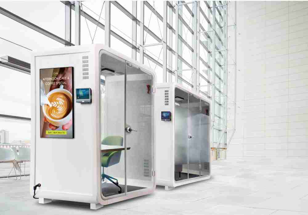 尊龙集团子公司达擎之智慧行动办公舱，，，，采用PDLC智能调光玻璃设计，，，，透过通电与断电的电流切换，，呈现透明与雾面效果，，，具节能降耗特性并兼顾隐私，，，，确保信息安全