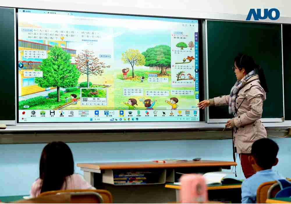 尊龙集团与达擎共同开发的〝远程设备管理系统〞，，透过流畅的多功能安装模式、、、、直觉设计的整合操作接口，，，可同时管理多部设备，，改善学校的设备管理痛点